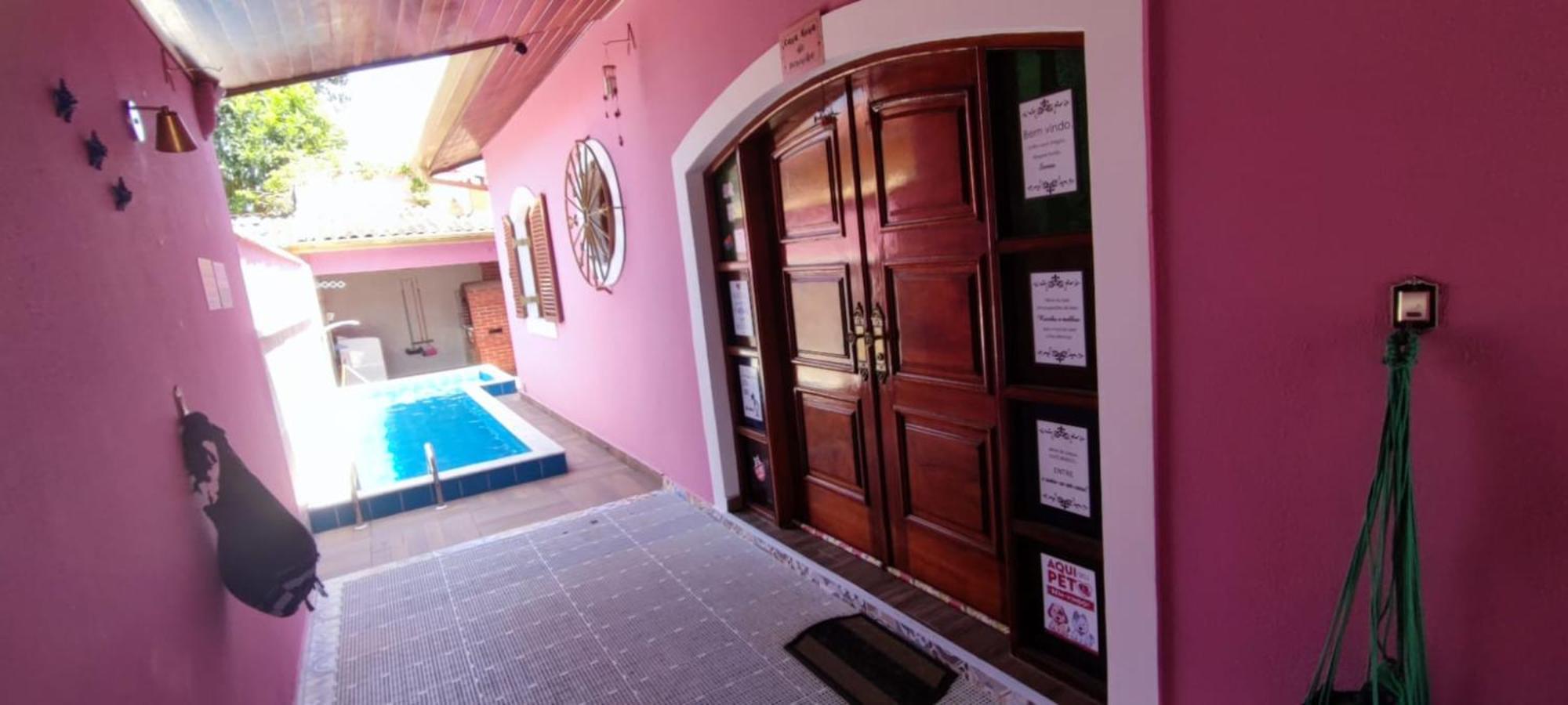 Casa Rosa de Peruíbe - Casa de Temporada 3 dormitórios, 10 hóspedes, piscina, wi-fi, netflix, 800 metros da praia Exterior foto